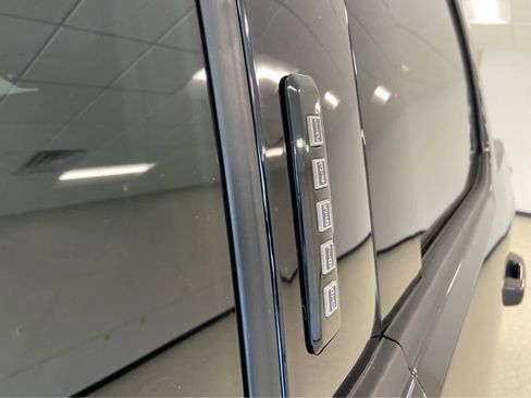 Used 2022 Ford F150 Platinum image 14