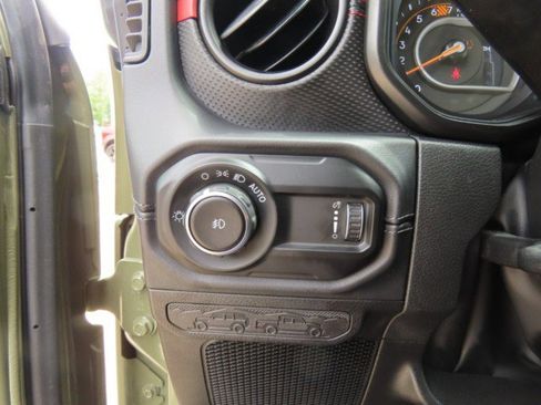 Used 2026 Jeep Wrangler Unlimited Rubicon AWD/4WD image 22
