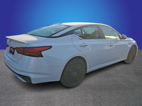 Used 2025 Nissan Altima 2.5 SV w/ SV Special Edition Package FWD image 4