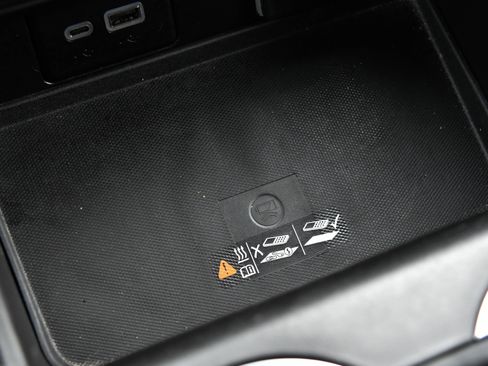 Used 2023 Chevrolet Suburban Premier AWD/4WD image 28