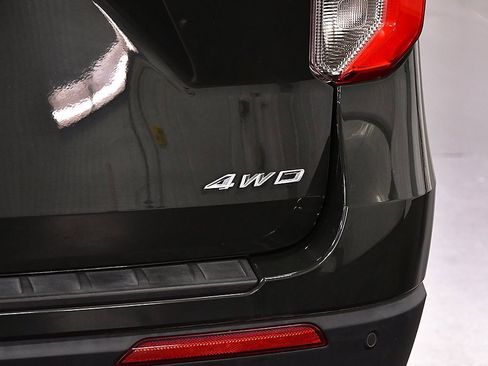 Used 2022 Ford Explorer XLT w/ Equipment Group 202A image 12