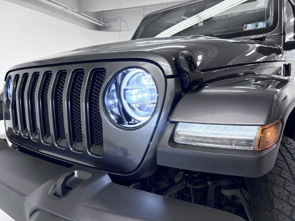 Used 2022 Jeep Wrangler Unlimited Sahara AWD/4WD image 12