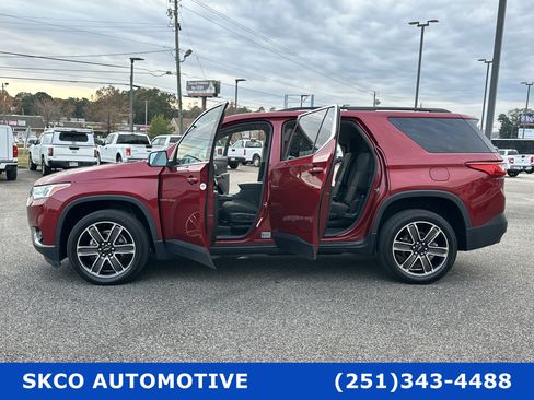 Used 2021 Chevrolet Traverse LT image 31