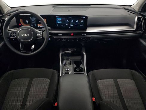 Used 2024 Kia Sorento LX image 12