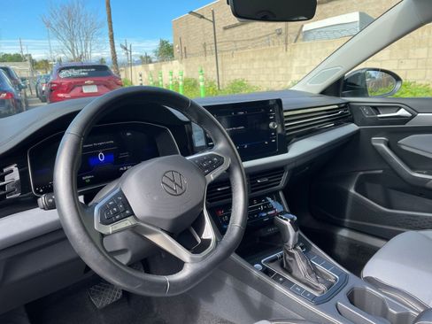 Used 2025 Volkswagen Jetta SE image 35