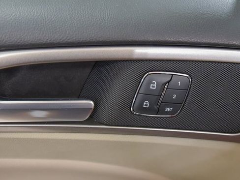 Used 2019 Ford Fusion SEL image 17