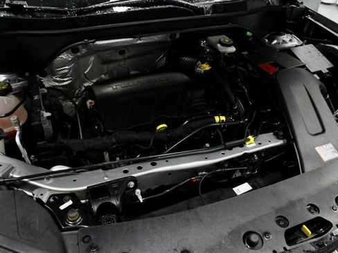 Used 2024 Chevrolet Trax RS FWD image 15