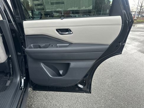 New 2026 Nissan Pathfinder SL image 16