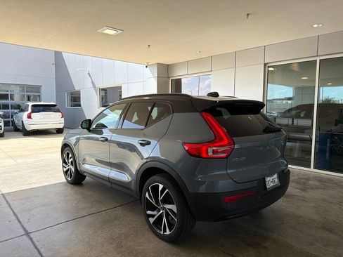 Used 2021 Volvo XC40 T4 R-Design w/ Climate Package FWD image 2