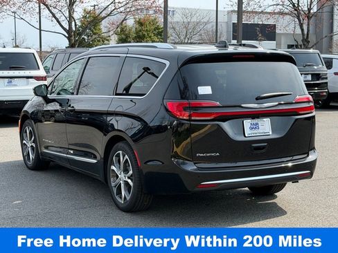 New 2026 Chrysler Pacifica Pinnacle image 8