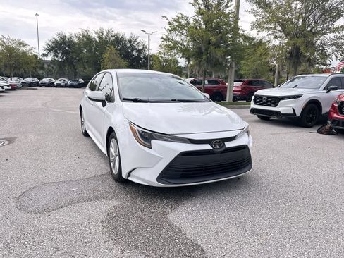 Used 2023 Toyota Corolla LE w/ LE Convenience Package FWD image 8