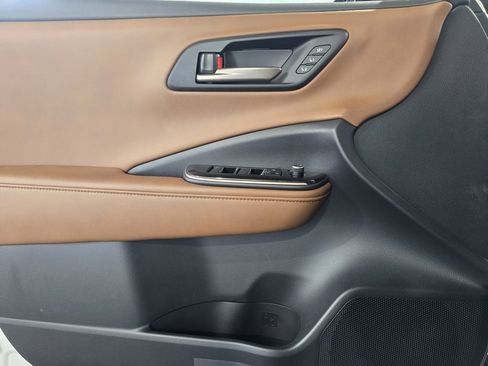 Used 2025 Toyota Crown Signia XLE image 12