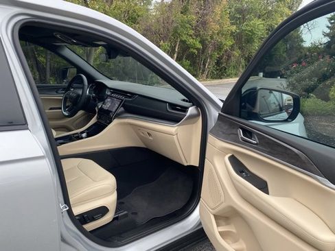 Used 2025 Jeep Grand Cherokee Limited image 26