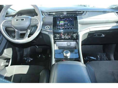 Used 2023 Jeep Grand Cherokee Altitude image 14