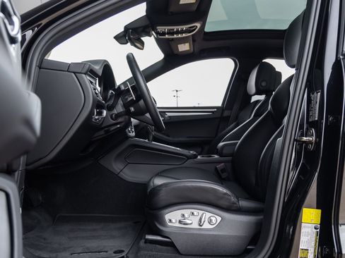 Certified 2022 Porsche Macan S AWD/4WD image 26