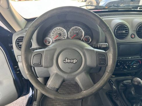Used 2005 Jeep Liberty Renegade w/ Luxury Group AWD/4WD image 15