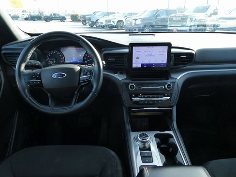 Used 2020 Ford Explorer XLT image 23