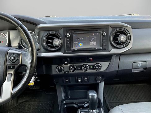 Used 2018 Toyota Tacoma SR5 image 13