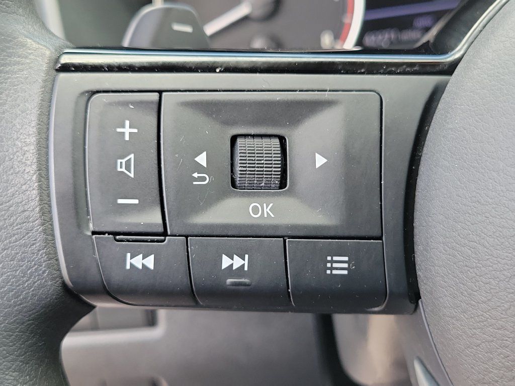 Used 2023 Nissan Rogue SV AWD/4WD image 22