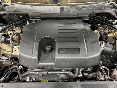 Used 2020 Land Rover Defender 110 First Edition image 37