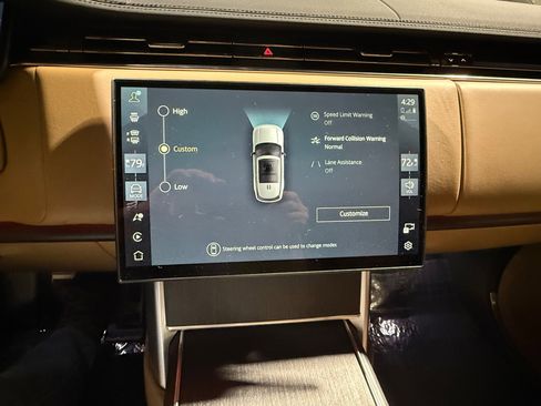 Used 2025 Land Rover Range Rover Long Wheelbase SE image 40