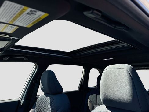 Used 2025 Subaru Forester Premium image 26