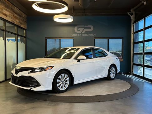 Used 2020 Toyota Camry LE AWD/4WD image 7
