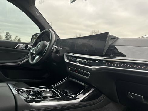 Certified 2024 BMW X7 xDrive40i w/ M Sport Package image 30