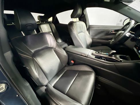 Used 2025 Toyota Crown XLE image 31