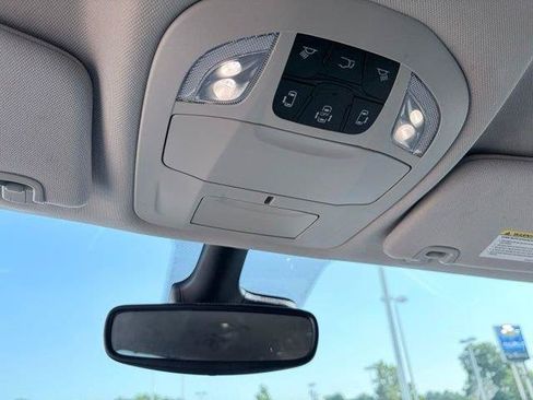 Used 2023 Chrysler Pacifica Touring-L FWD image 18