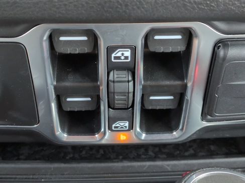 Used 2024 Jeep Wrangler Unlimited Sport AWD/4WD image 23
