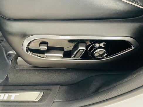 Used 2023 Jeep Grand Cherokee Summit w/ Luxury Tech Group V image 24