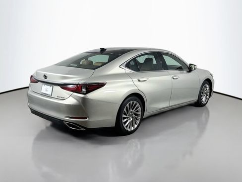 Used 2019 Lexus ES 350 Ultra Luxury w/ Accessory Package 2 FWD image 5