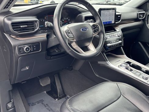 Used 2024 Ford Explorer Limited AWD/4WD image 17