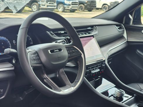 New 2025 Jeep Grand Cherokee Limited image 22