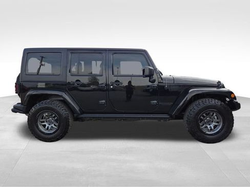 Used 2017 Jeep Wrangler Unlimited Sahara AWD/4WD image 14