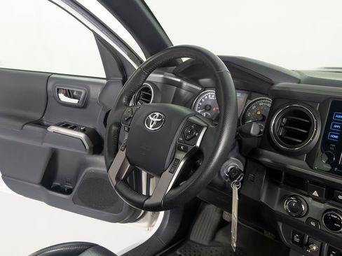 Used 2018 Toyota Tacoma TRD Pro AWD/4WD image 30