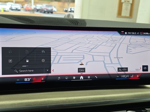 Used 2025 BMW X7 M60i w/ Executive Package image 23