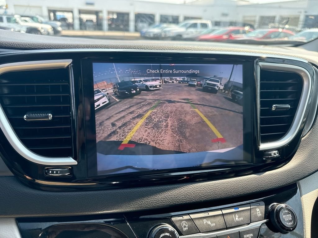 Used 2024 Chrysler Pacifica Touring-L FWD image 55