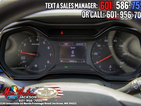 Used 2024 Chevrolet Trax LS w/ LS Convenience Package FWD image 12