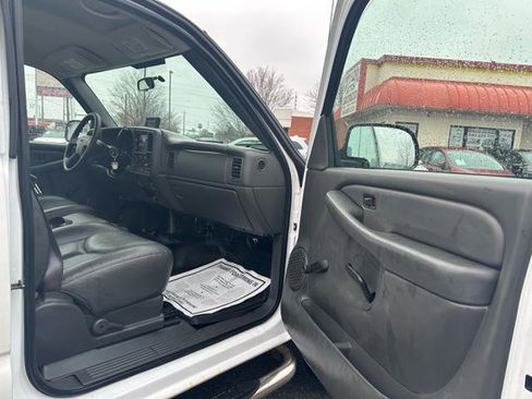 Used 2006 GMC Sierra 2500 W/T w/ Heavy-Duty Power Package image 15