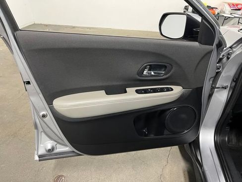 Used 2022 Honda HR-V LX image 24