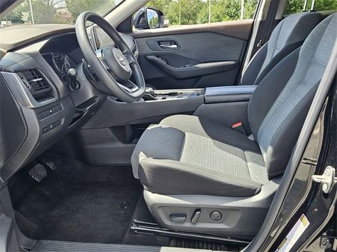 Used 2023 Nissan Rogue SV image 5