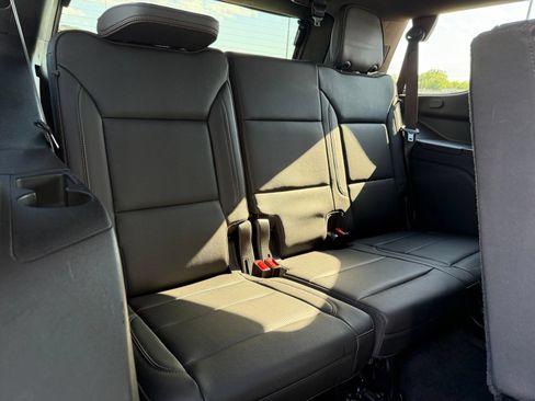 Used 2021 Chevrolet Tahoe High Country w/ Premium Package RWD image 17