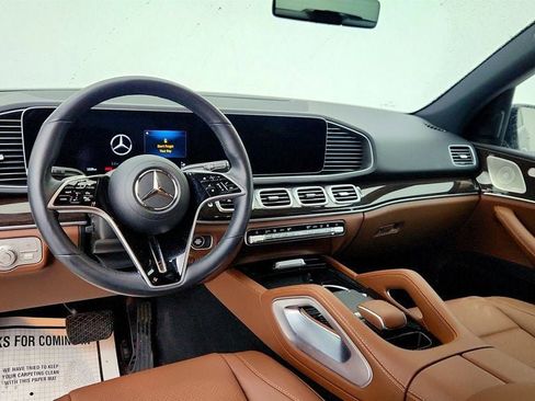 Used 2025 Mercedes-Benz GLE 450e 4MATIC w/ Driver Assistance Package image 11
