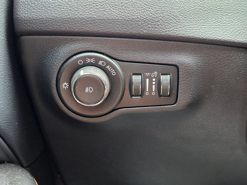 Used 2018 Jeep Compass Limited w/ Navigation Group FWD image 15