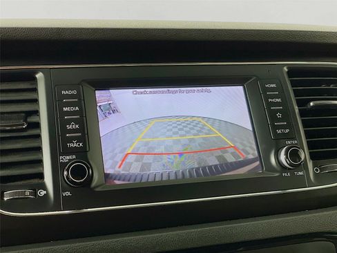 Used 2019 Kia Sedona LX FWD image 16