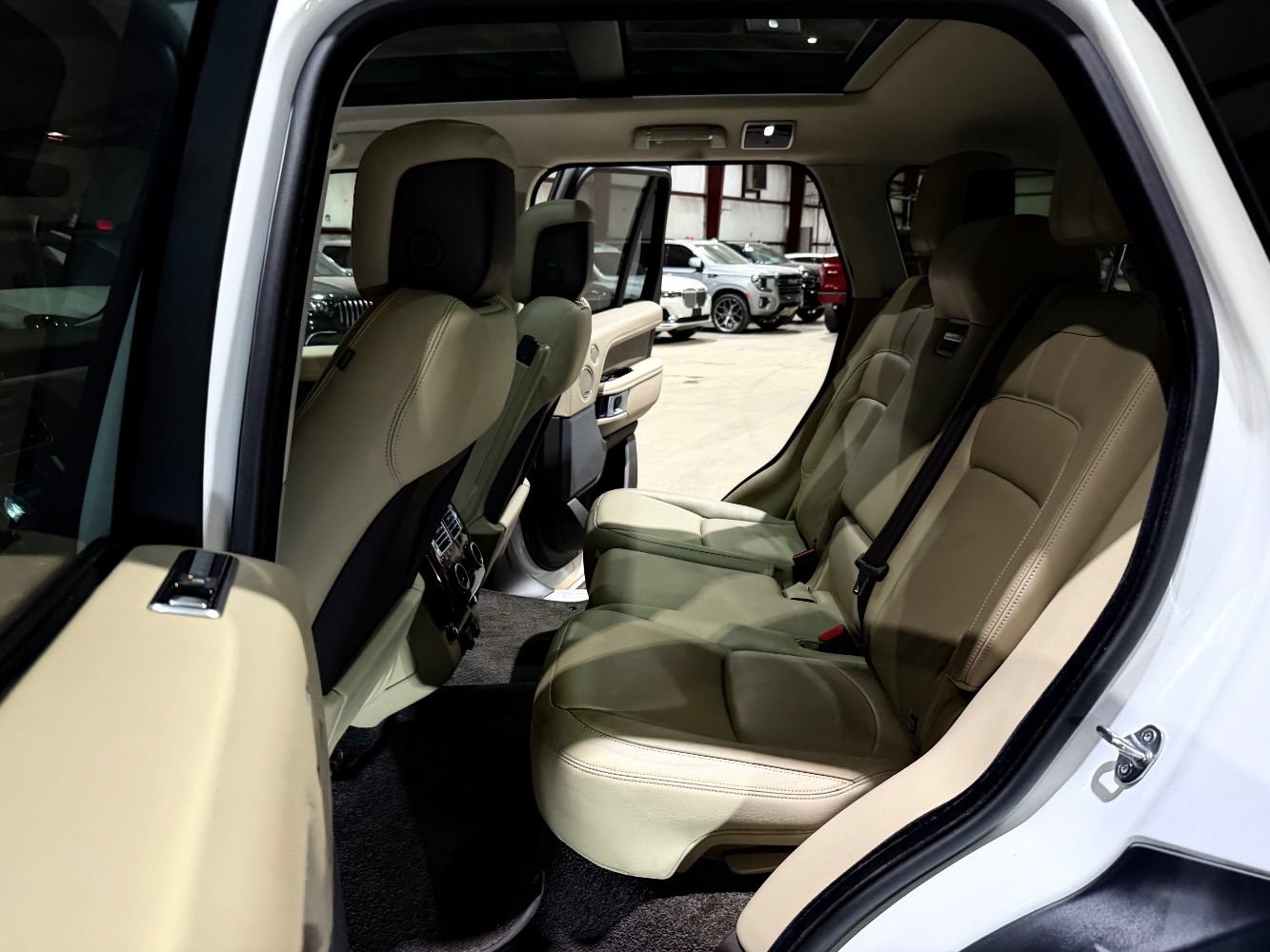 Used 2020 Land Rover Range Rover AWD/4WD image 17