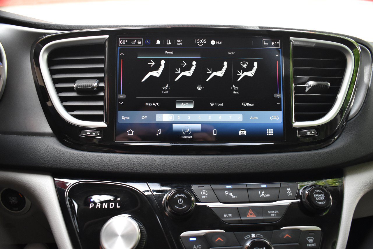 Used 2024 Chrysler Pacifica Touring-L FWD image 50