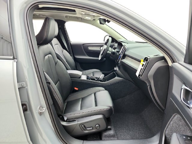 New 2026 Volvo XC40 B5 Plus w/ Protection Package Premier AWD/4WD image 18
